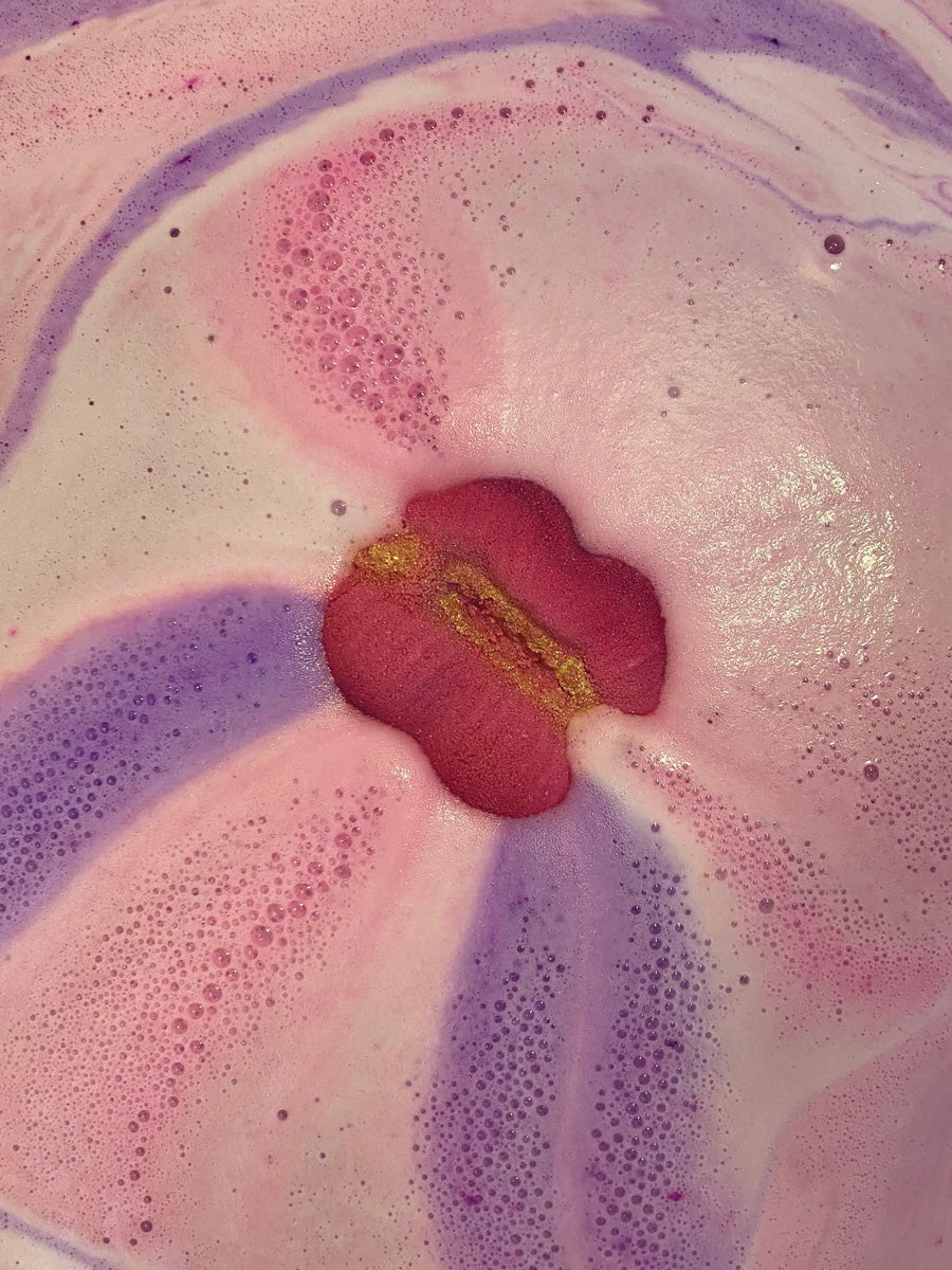 Zip Your Lips Bath Bomb